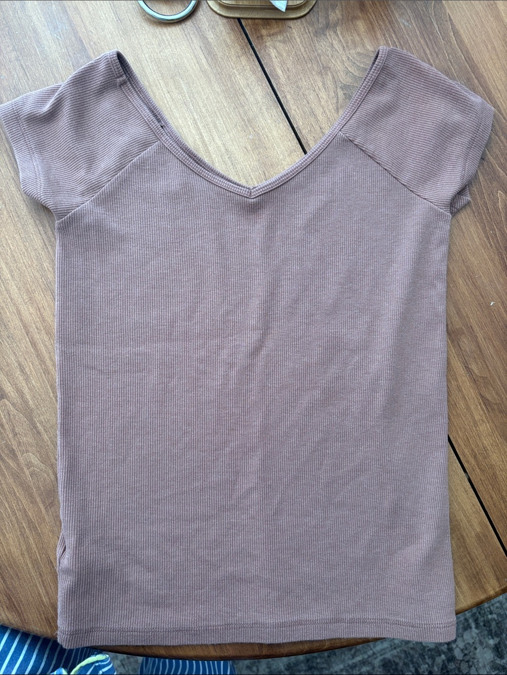 American Eagle Outfitters Ribbed V-Neck Tee - Mauve